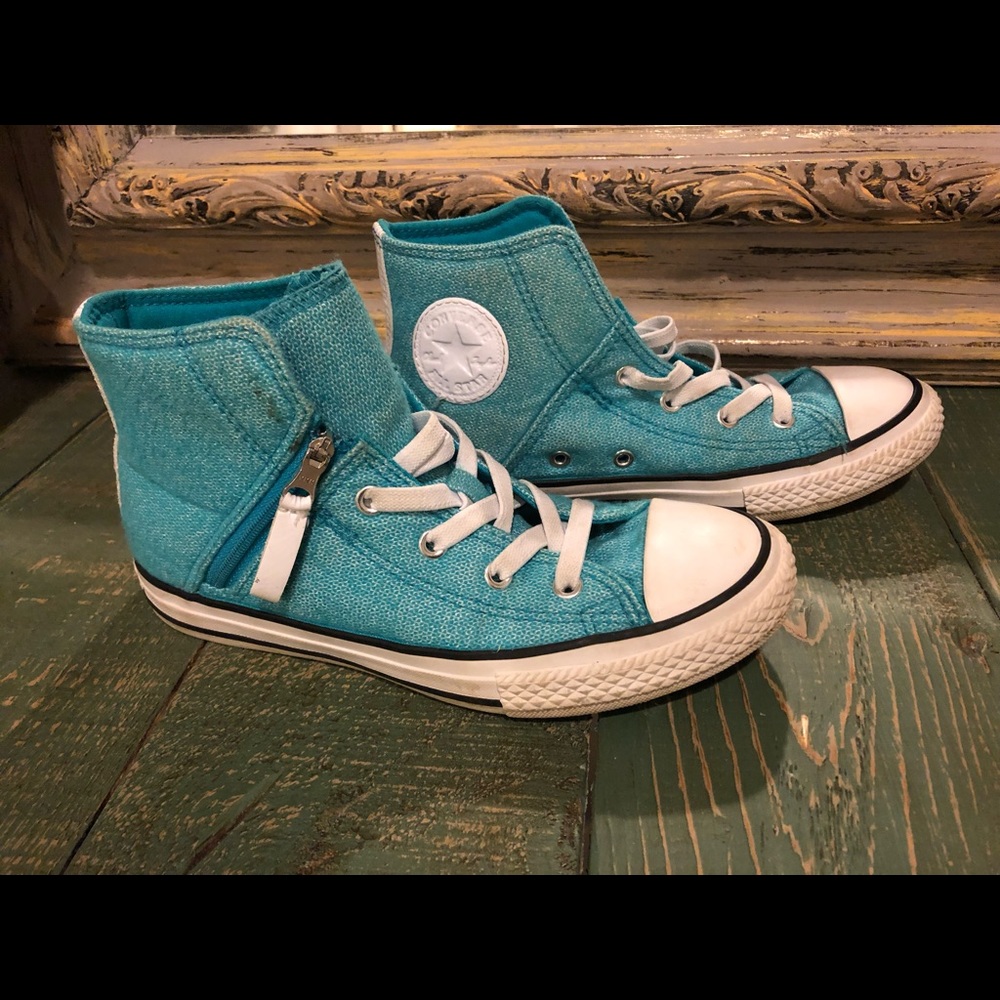 💋2 for $20💄 Blue Girls High Top Converse Sz 2